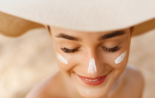 por-que-comprar-fotoprotectores-solares-en-un-centro-de-estetica-prescritos-por-una-esteticista